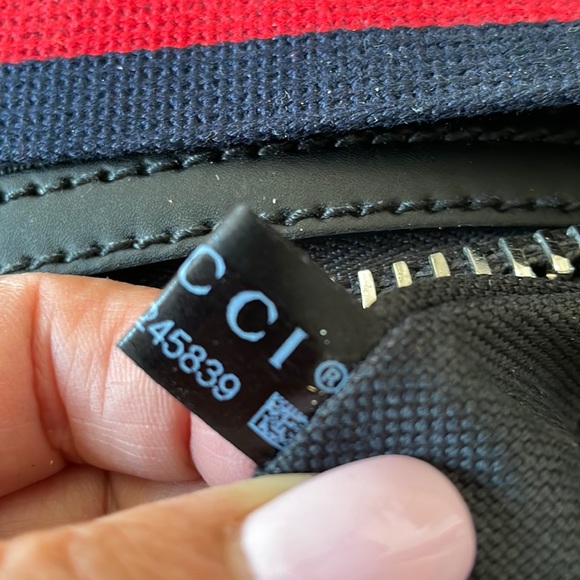 ❌(SOLD)❌NWT-AUTHENTIC UNISEX MESSENGER LEATHER BAG GUCCI, MADE IN ITALY. - Picture 12 of 17